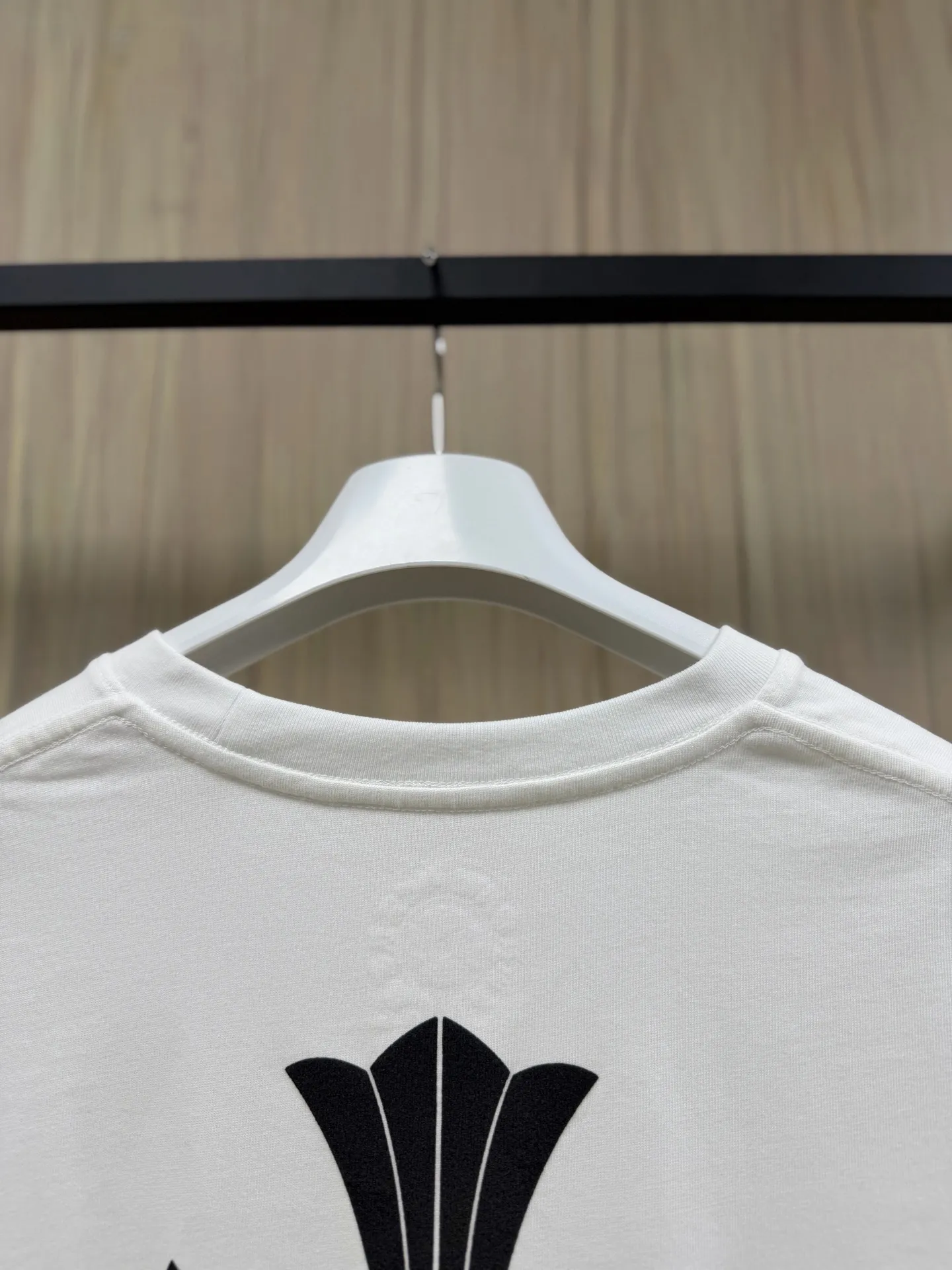 。【 In Stock】Chrome Hearts ST.barth White size S M L XL Chrome Hearts ST.barth Series 32 ， 190G， ， ， ， 、 ， 。 ， ， ， Classic ， ， 。 ， ， 、 ， 。 ， ， ， ， ， ， ， Classic 。 ， ， Same Style ， ， ， ， Same Style。